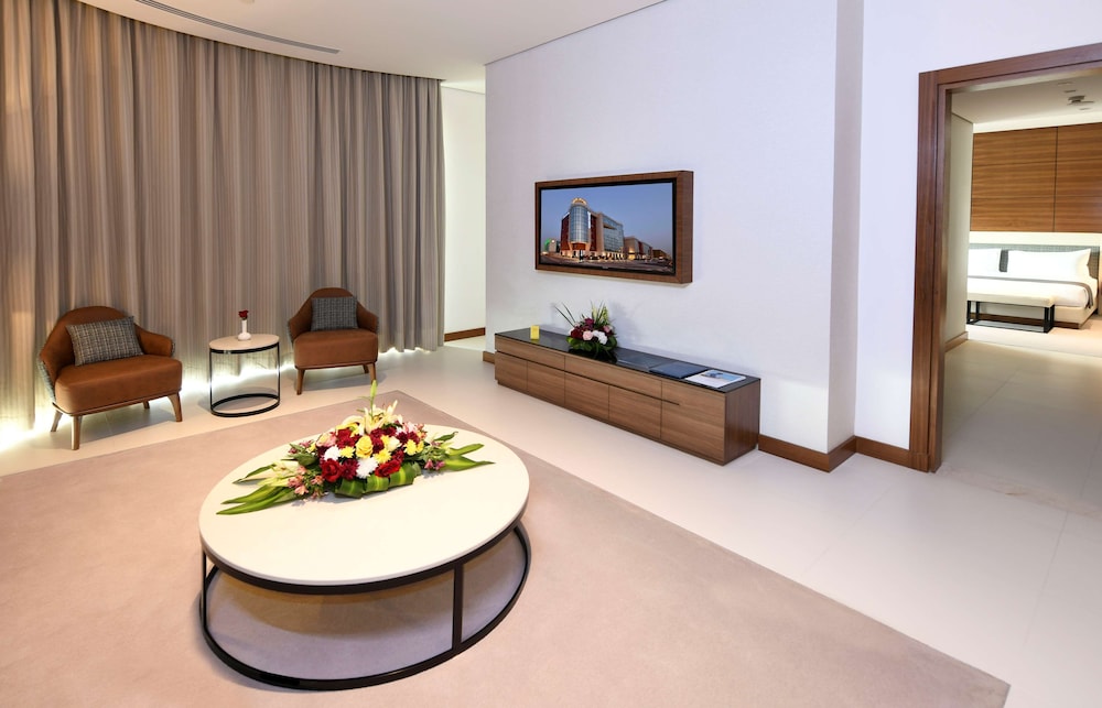Suite, 1 King Bed (Panoramic) - Photo 1