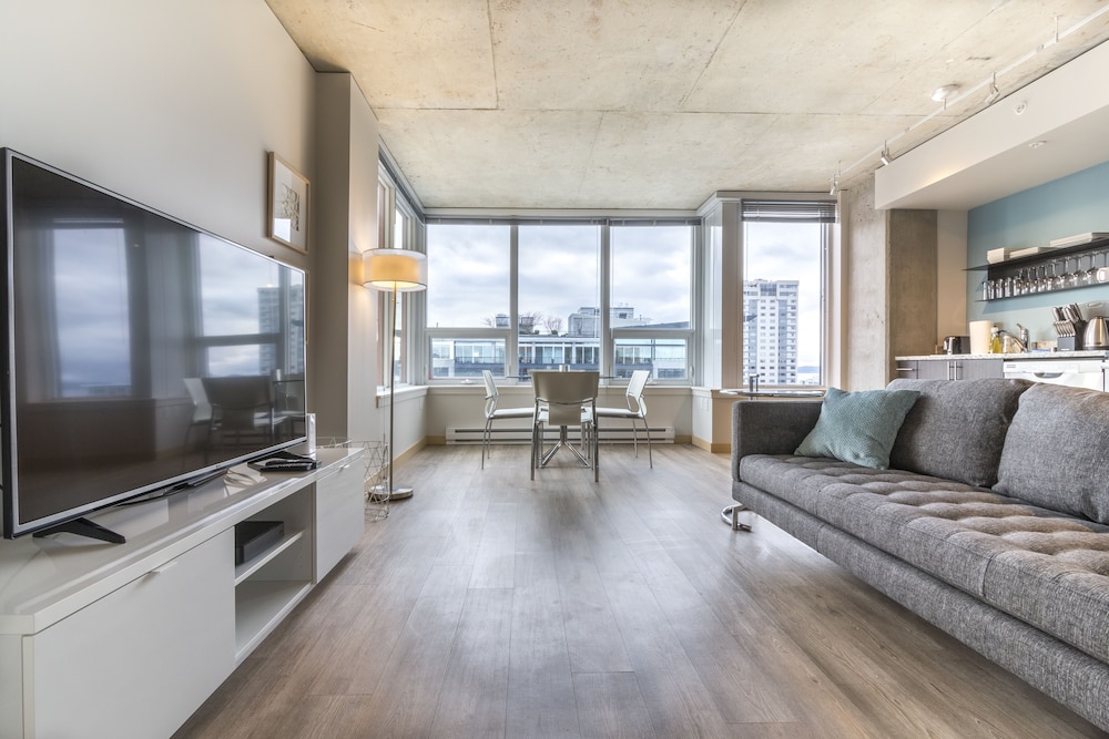 Business Condo, 1 Bedroom, Kitchen, Bay View (4th Ave and Denny Way)