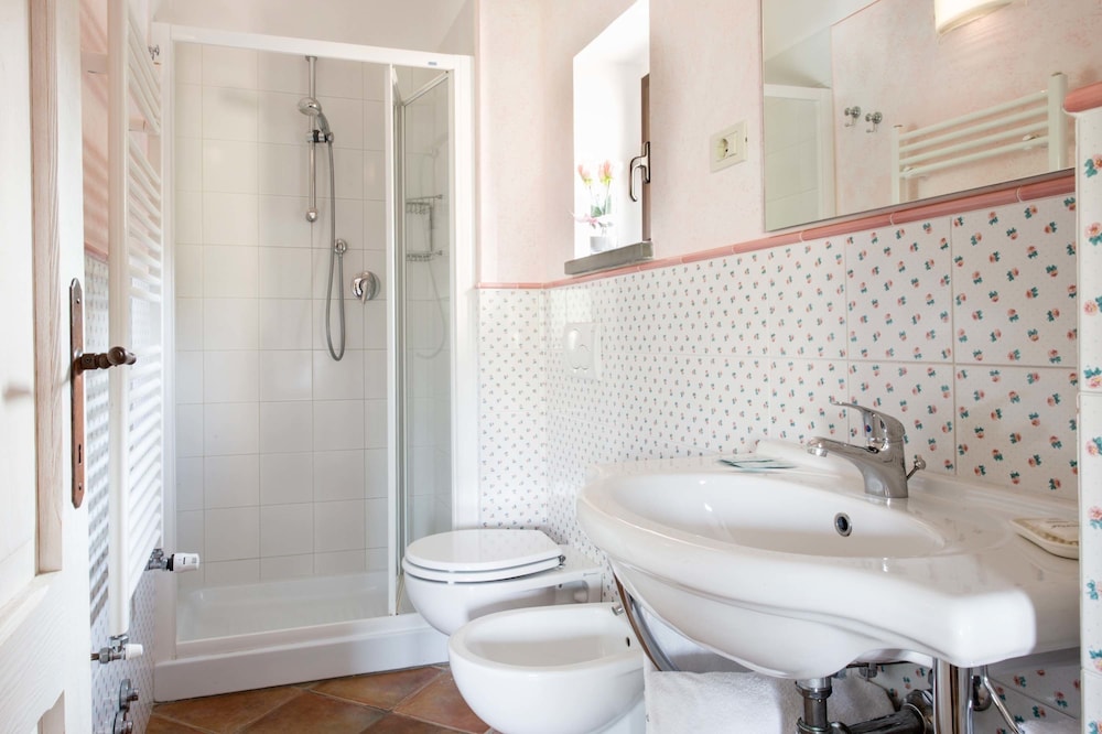 Double Room - Photo 9