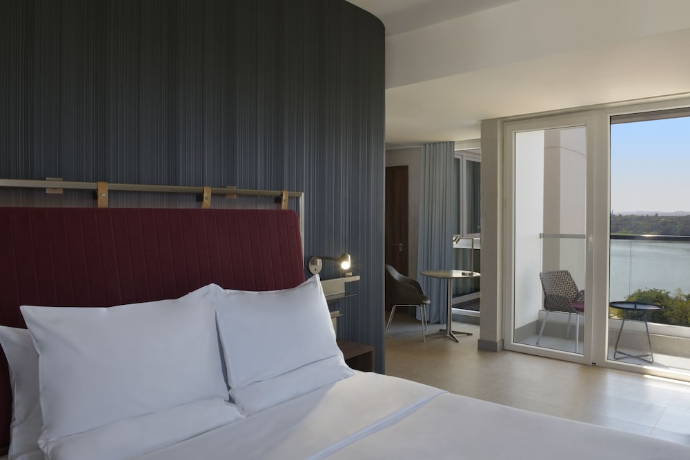 Junior Suite, 1 King Bed photo 2