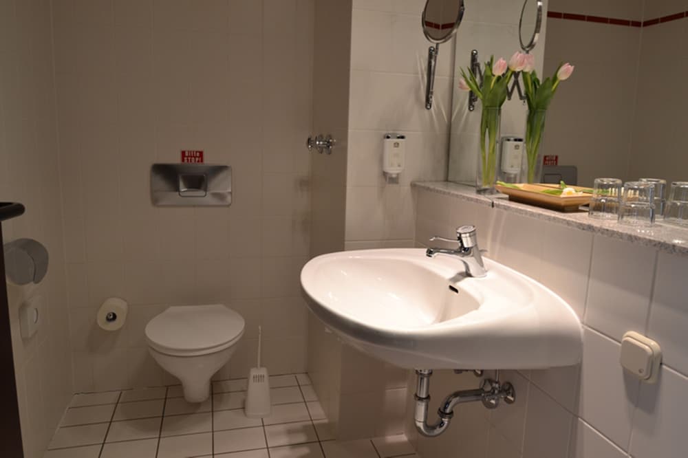 Comfort Room - Photo 11