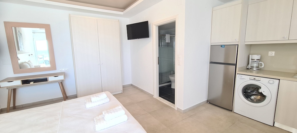 Comfort Studio, Sea View, Ground Floor (Solano) photo 3