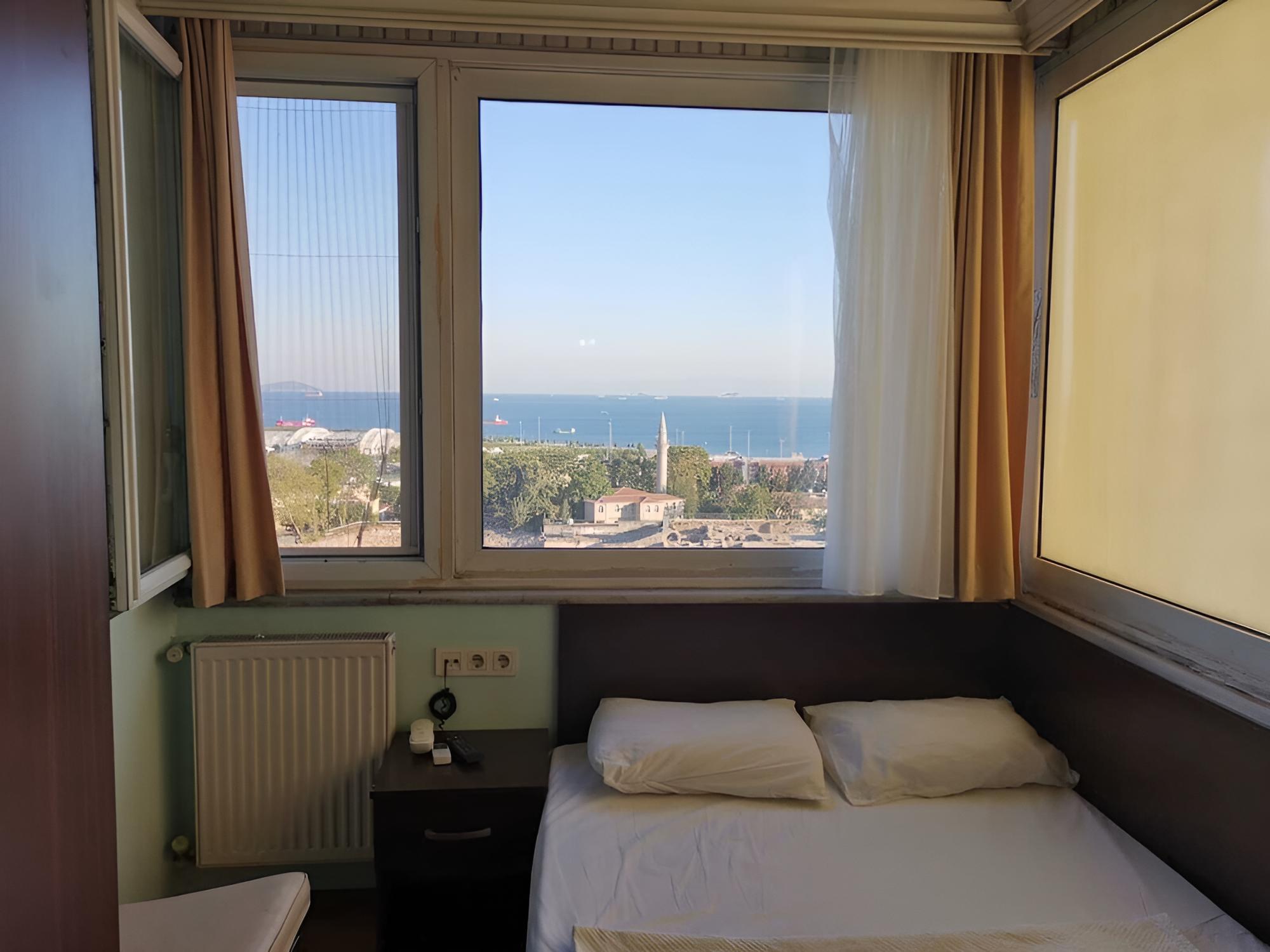 Basic Double Room photo 2