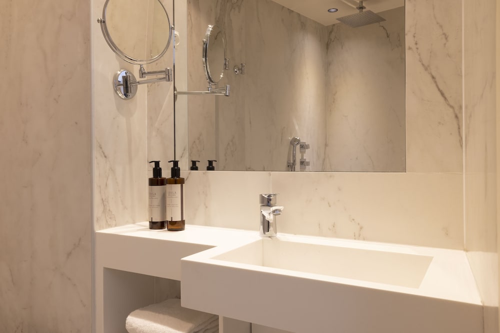 Hôtel Toujours & Spa bathroom photo