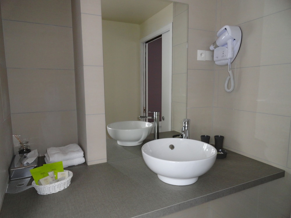 Superior Double or Twin Room - Photo 11