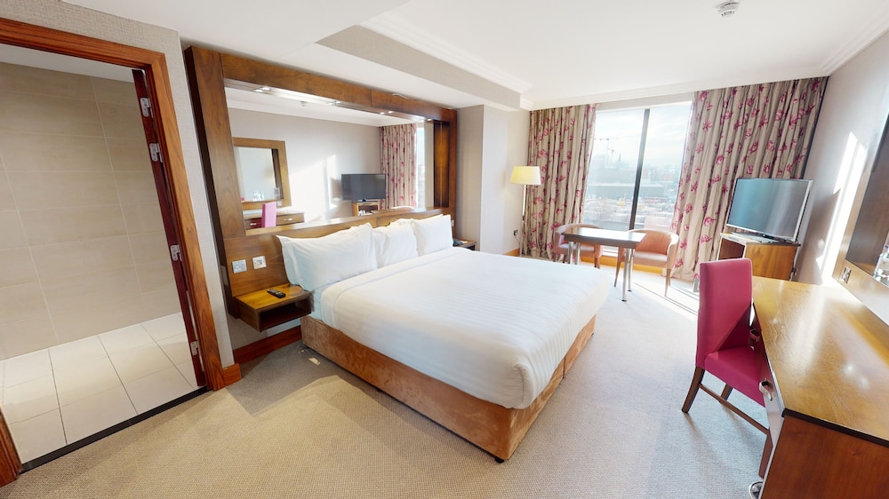 Deluxe Room, 1 King Bed - Photo 8