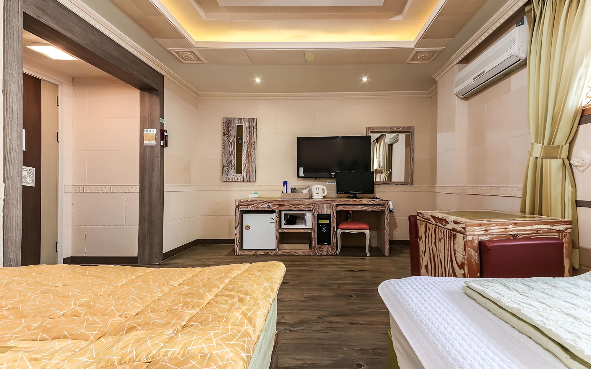 Room (Twin (healthy loess room)) - Photo 8