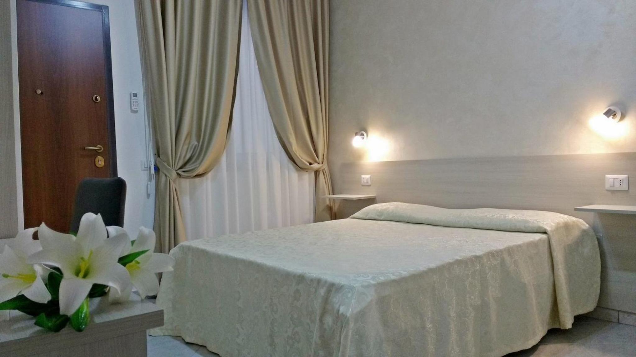 Economy Double Room photo 2