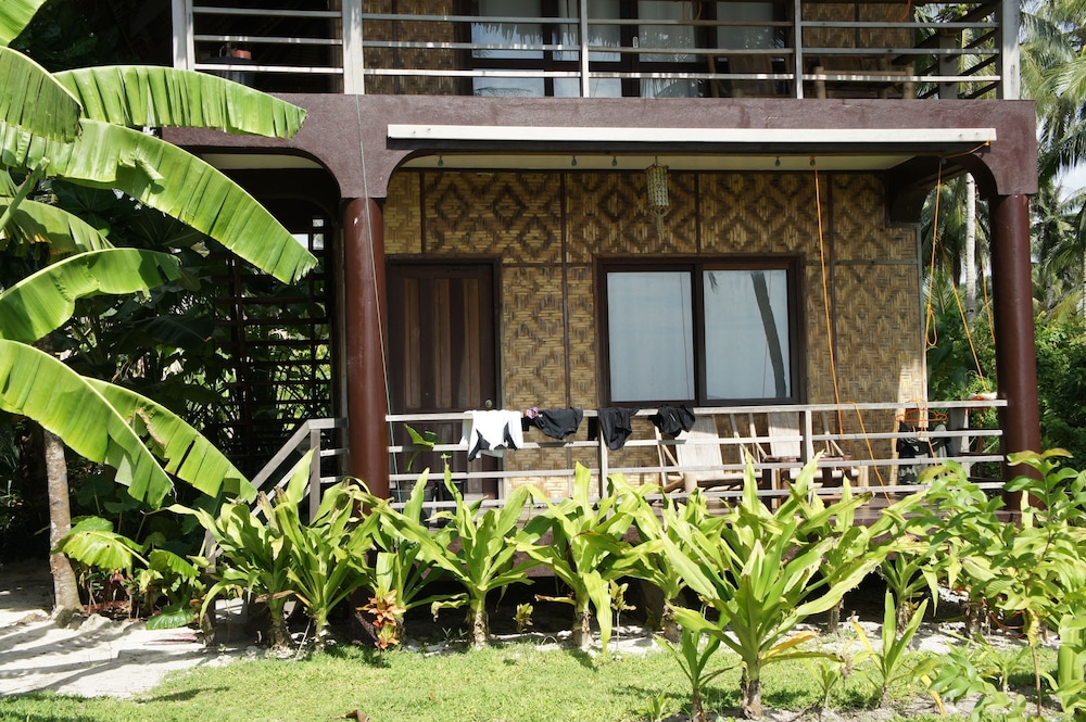 C9 Beach Front Bungalow (Ground Flr) photo 2