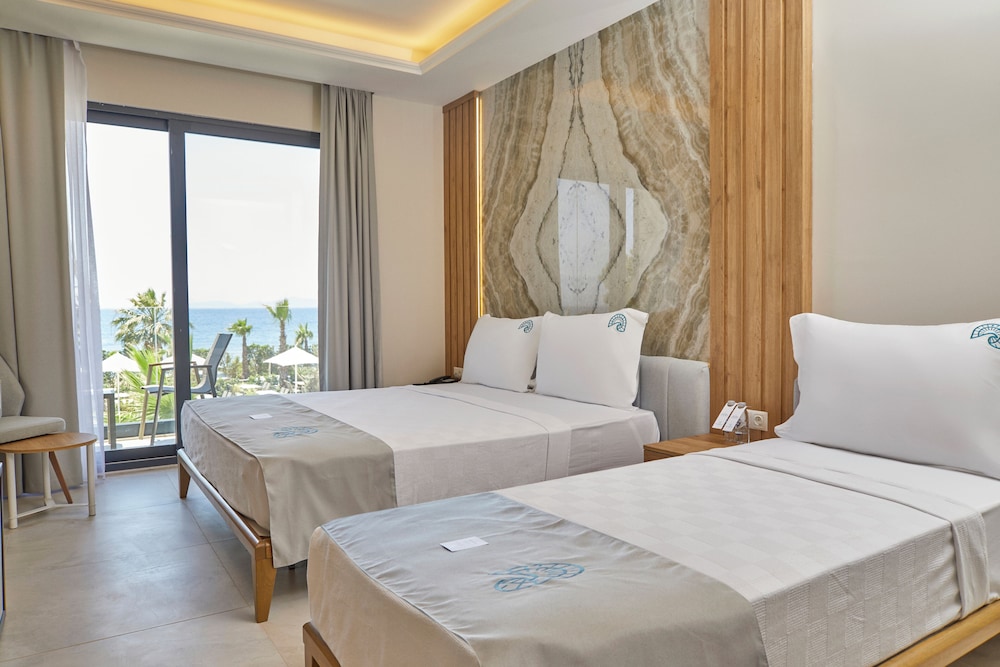 Deluxe Room Sea View - Photo 7