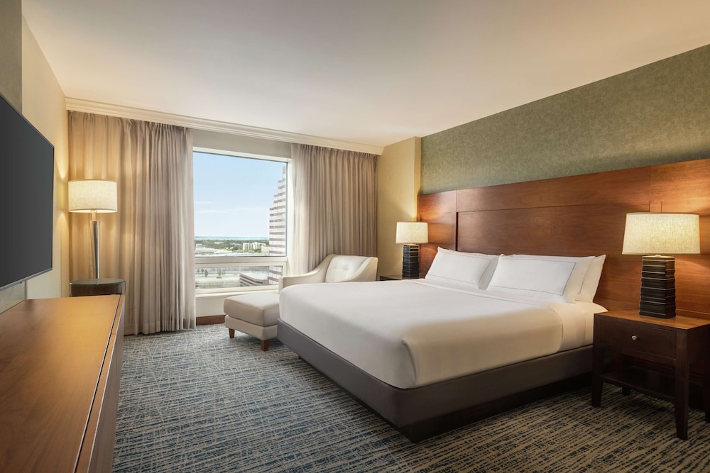 Suite, 1 Bedroom, Pool View - Photo 4