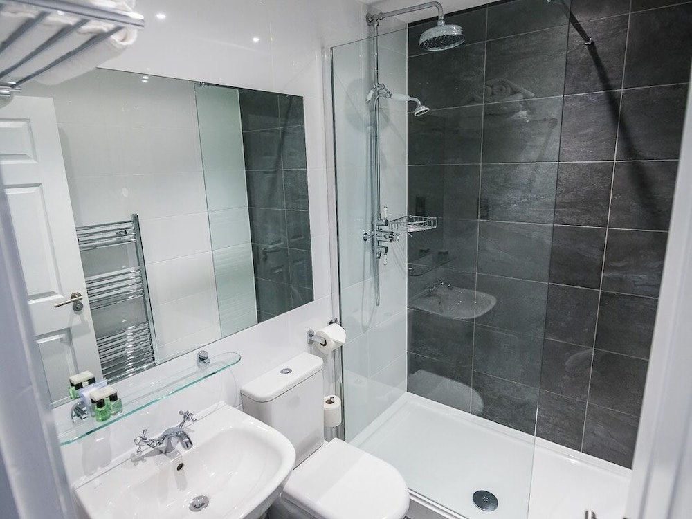 Standard Double Room, Ensuite photo 3