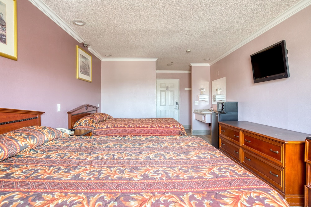 Suite, 2 Twin Beds, Smoking photo 1