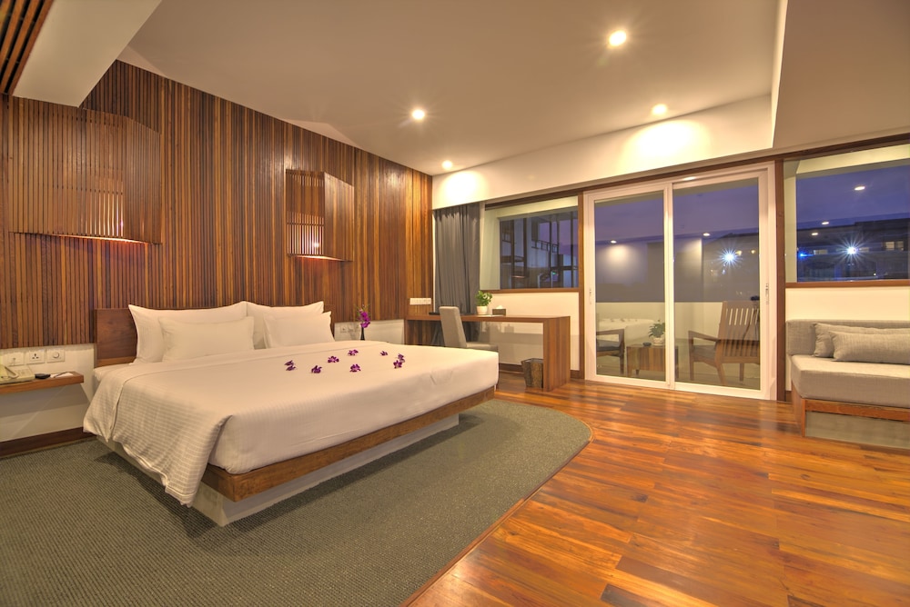 Executive Suite, Pool View photo 1