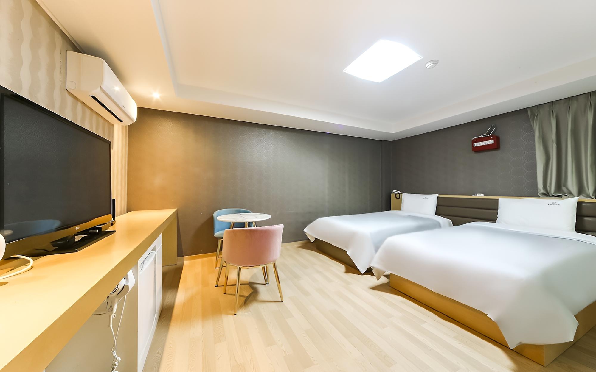 Room (Deluxe Twin)