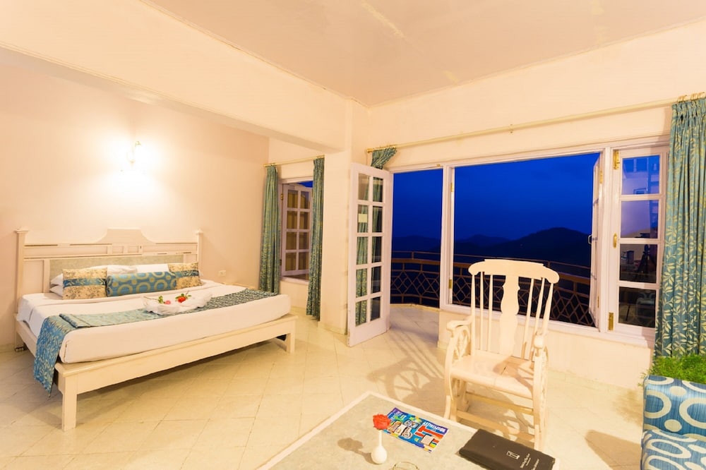 Royal Studio With Balcony and Valley View - Photo 9