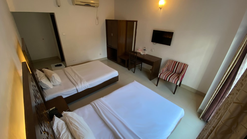 Premium Twin Room photo 2