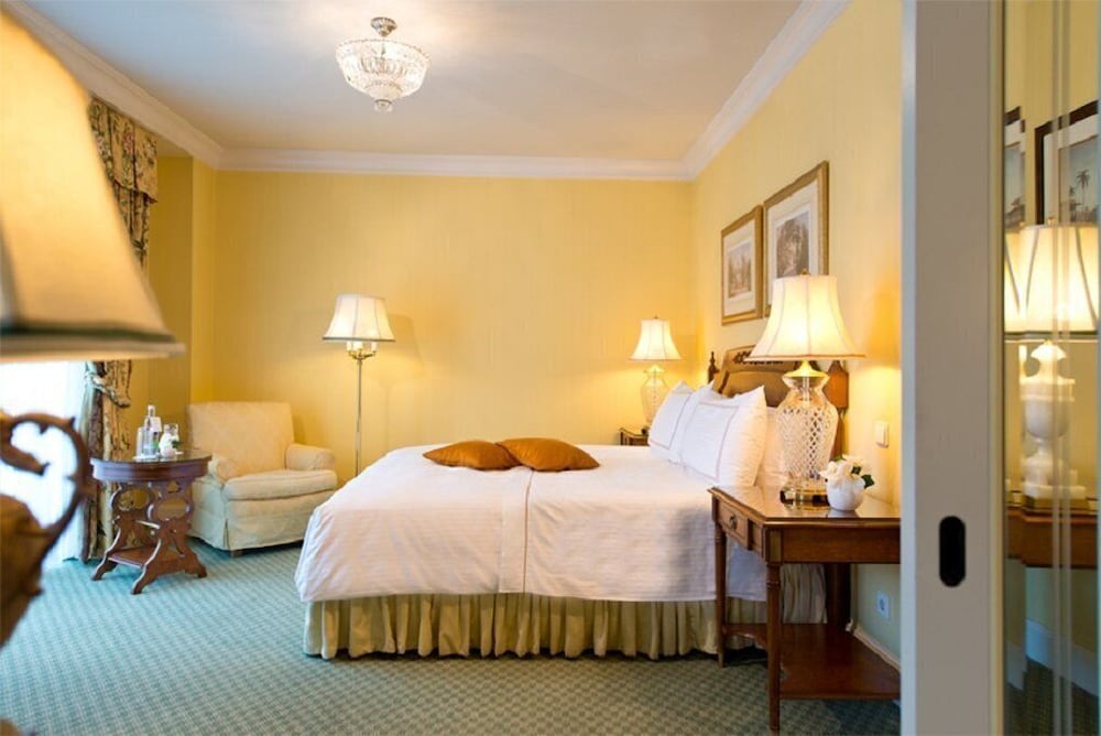 Suite, 1 King Bed Suite, 1 King Bed