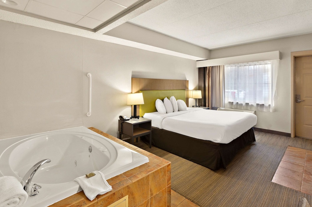 Suite, 1 King Bed, Accessible, Jetted Tub (NonSmoking  ) - Photo 1
