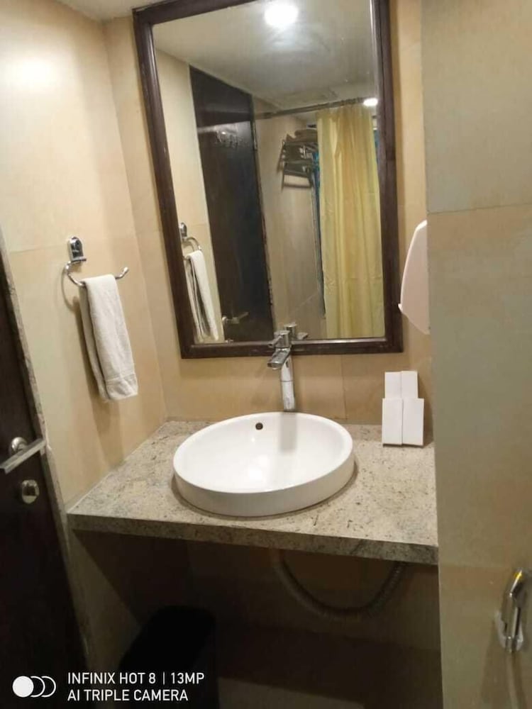 Deluxe King Room photo 2