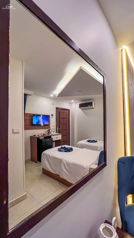 Deluxe Double or Twin Room (Pyramid View) photo 3