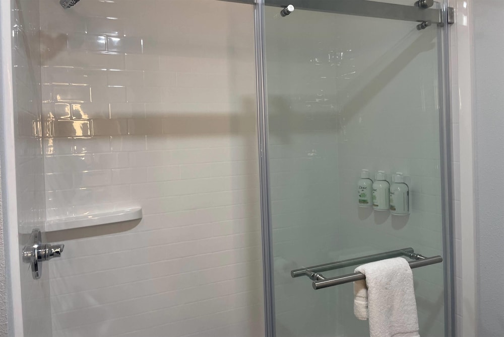 Room, 2 Queen Beds, Accessible, Non Smoking (Mobility, Bathtub Grab Bars)