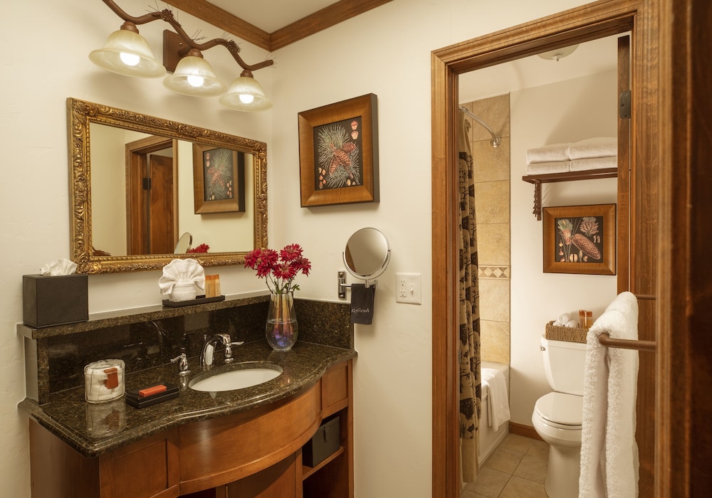 Superior Room, 2 Queen Beds - Photo 4
