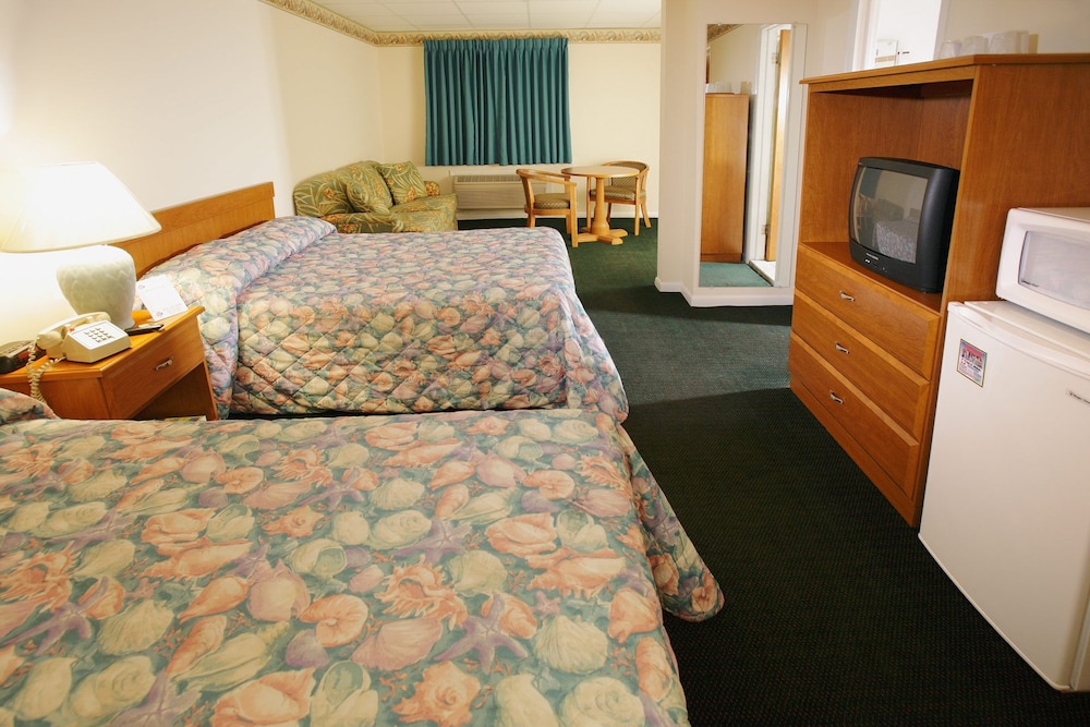 Room, Multiple Beds, Non Smoking - Photo 1