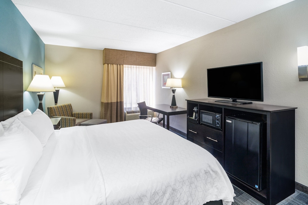 Standard Room, 1 King Bed (LEISURE) - Photo 1