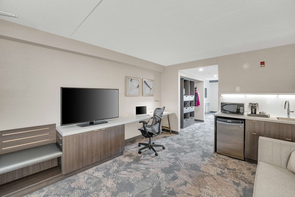 King bedroom evolution suite