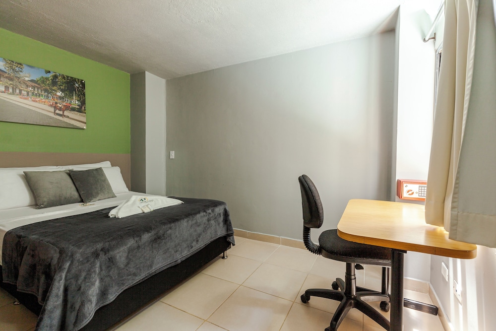 Standard Room, Ensuite photo 2