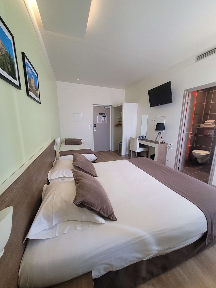 Room, Multiple Beds - Photo 27