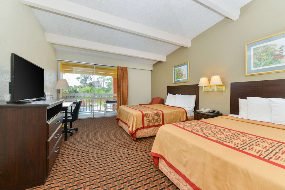 Room, 2 Double Beds, Non Smoking, Balcony - Photo 4