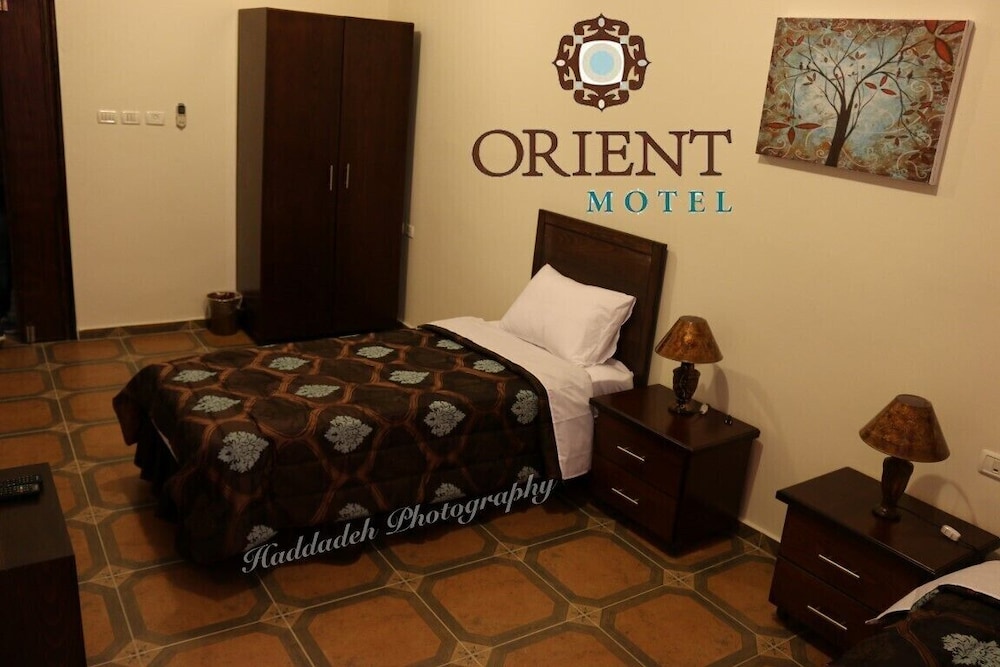 Classic Single Room, 2 Twin Beds, City View photo 2