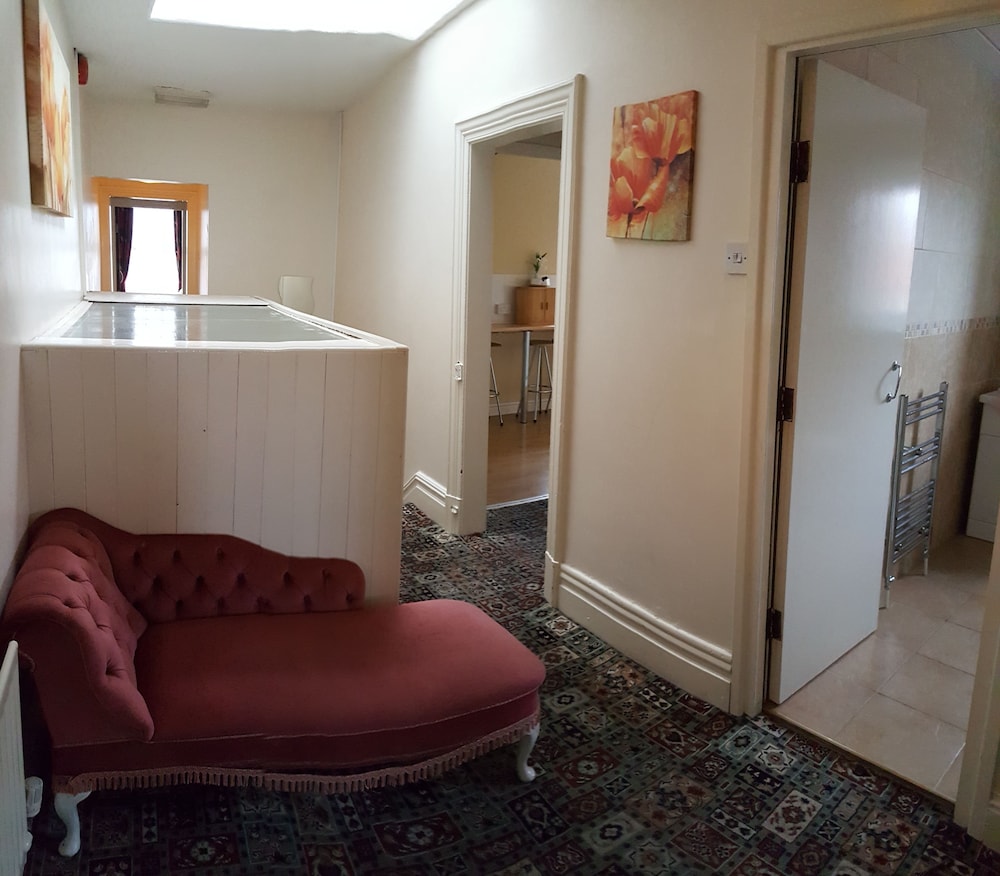 Flat D (Second Floor)
