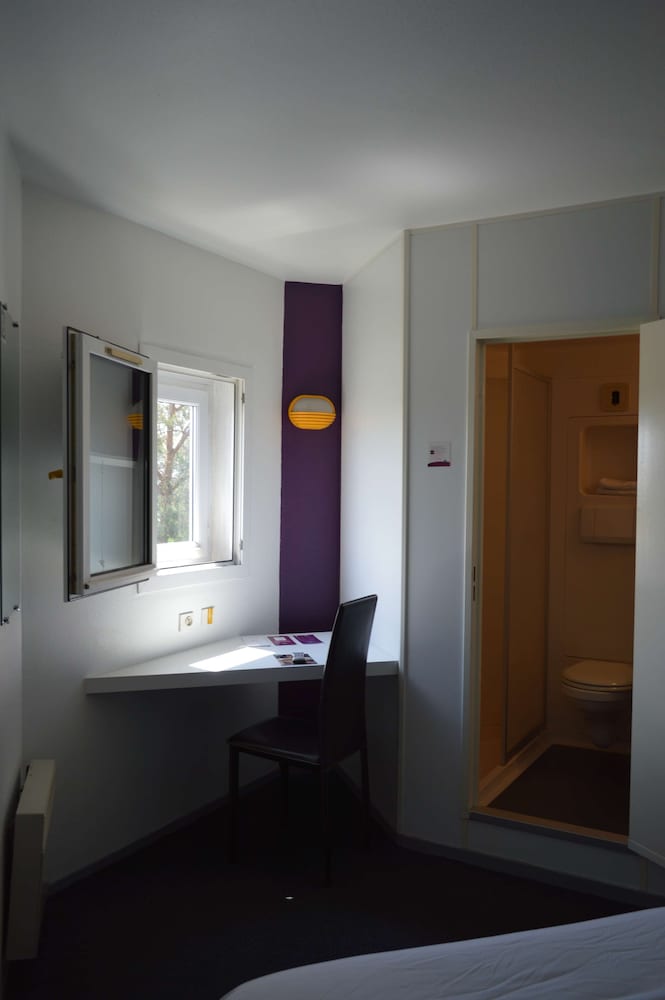 Standard Room, Multiple Beds - Photo 3