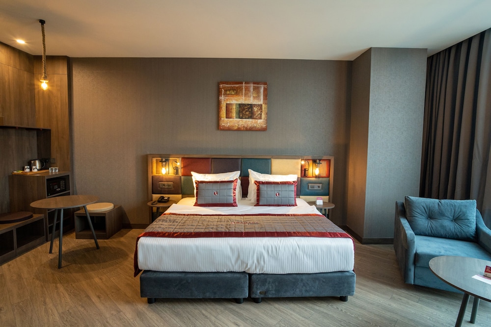 Suite, 1 Double Bed, Non Smoking, Sea View photo 1