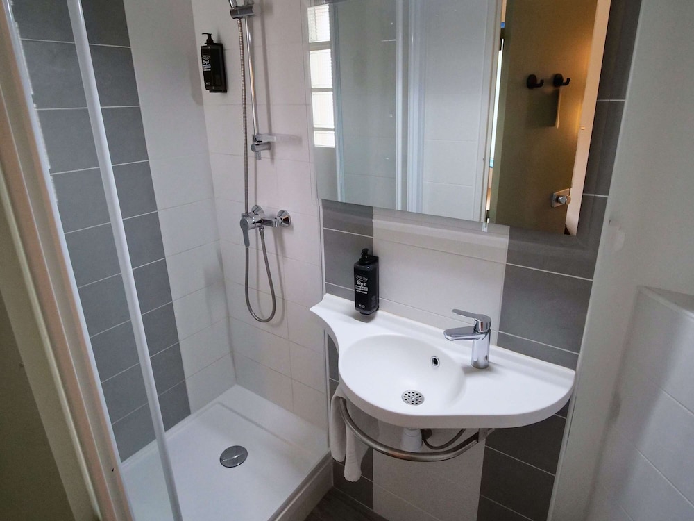 Triple Room, Multiple Beds photo 3