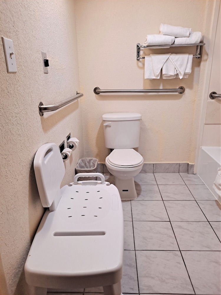 Standard Room, 1 Queen Bed, Accessible, Non Smoking - Photo 5