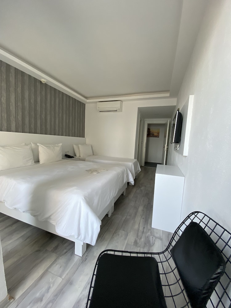 Double Room, Sea Facing photo 1