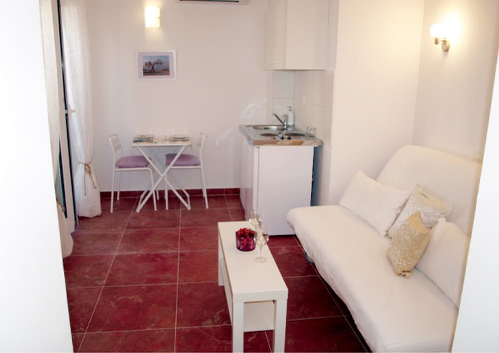 Studio Suite, Balcony, Mountain View