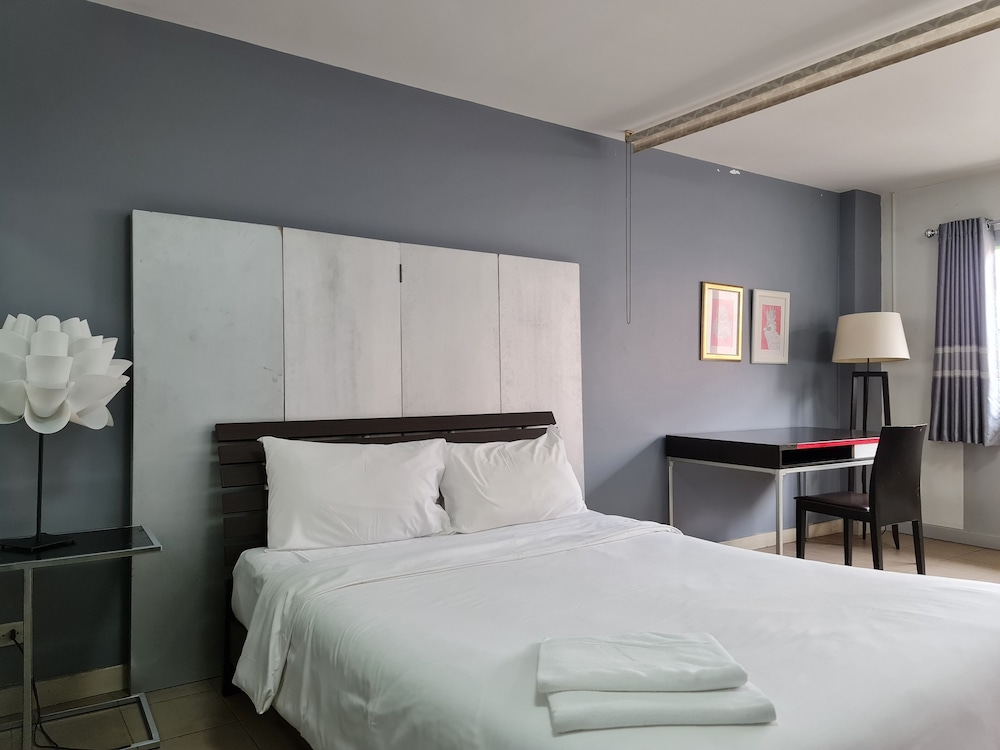 Icon Siam View Studio Apartment: Queen Bed + Sofa Bed + Working Desk + Non-smoking photo 2