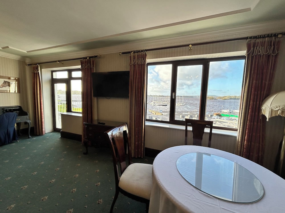 Deluxe Suite photo 2