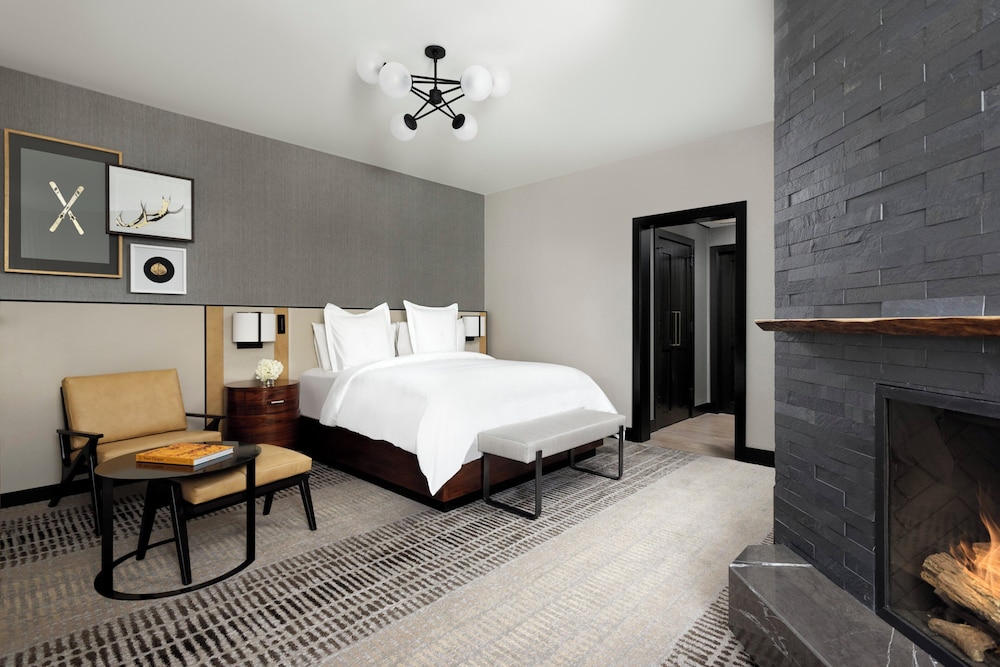 Premier Room, 1 King Bed - Photo 5