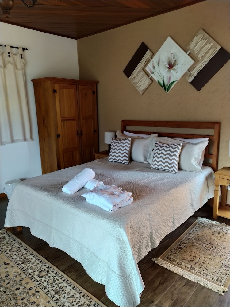 Honeymoon Chalet, Hot Tub photo 2