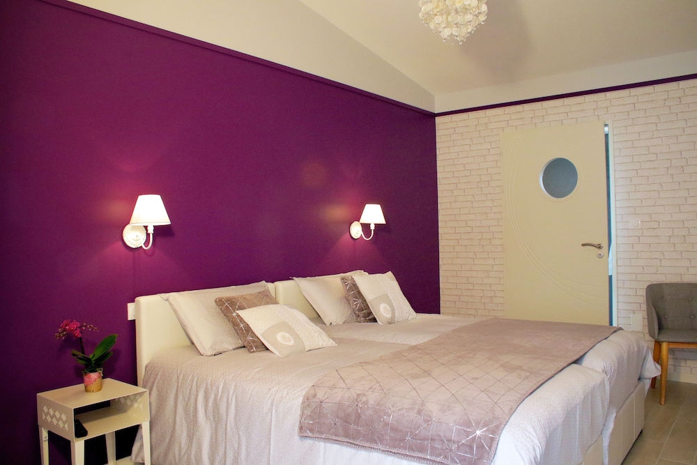 Room (Glycine) photo 1