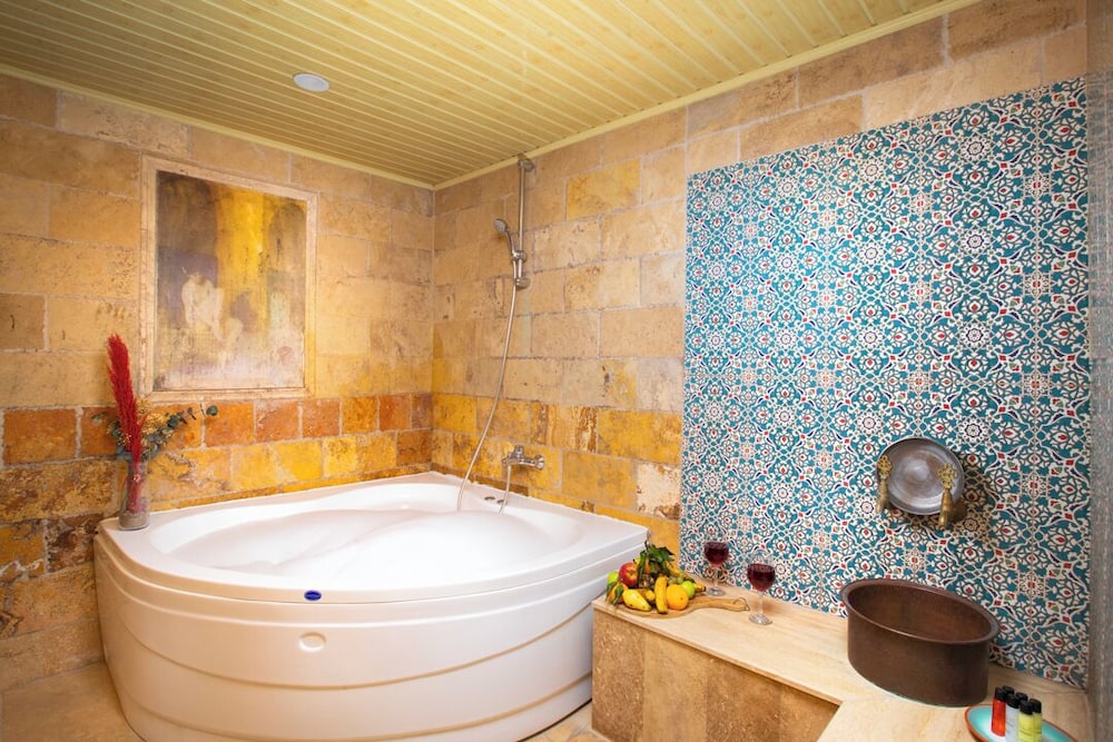Deluxe Suite with Jacuzzi and Turkish Bath photo 1