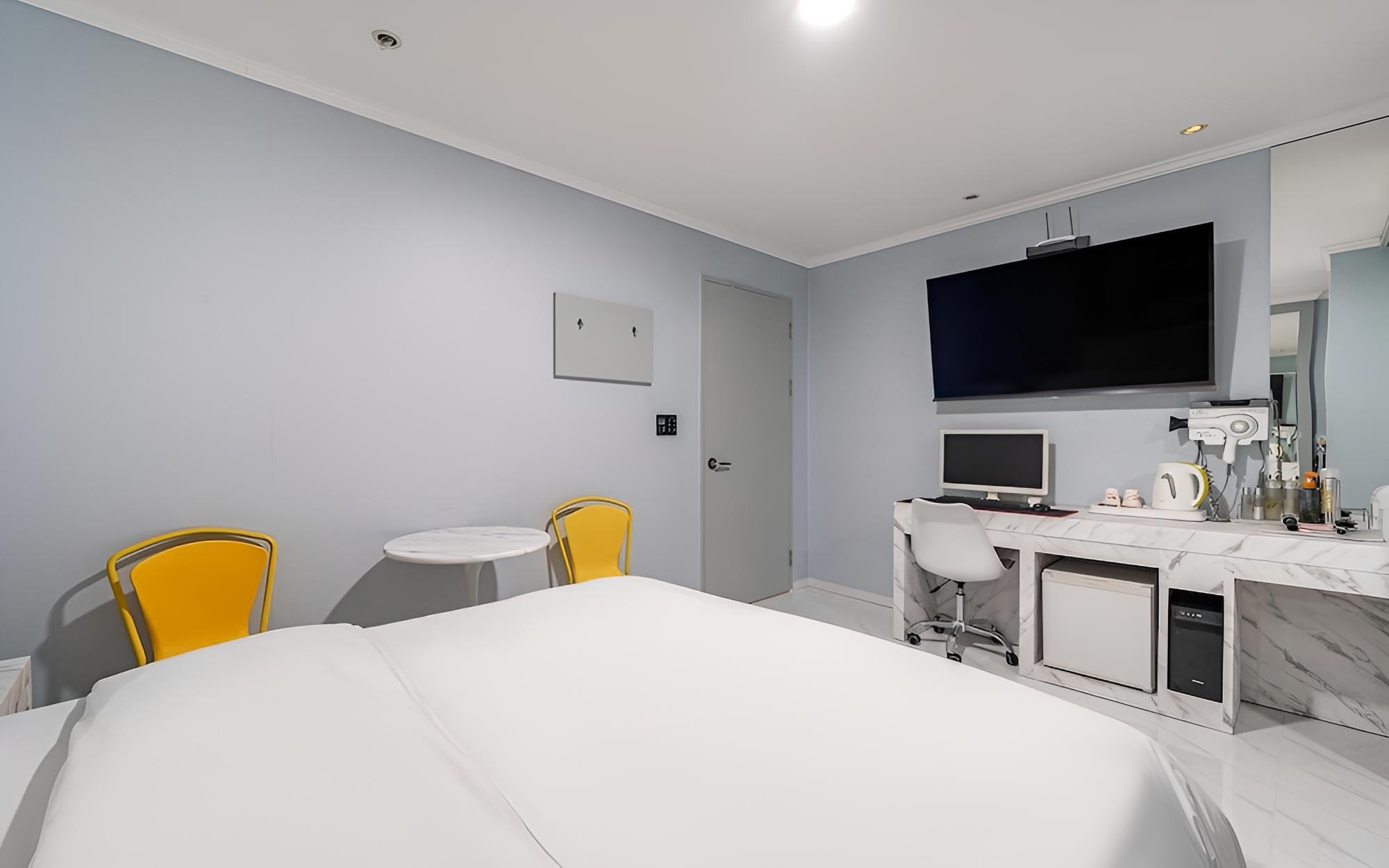 Room (General room (Smart TV Netflix/YouTub) - Photo 3