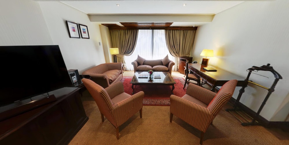 Junior Suite, 1 King Bed - Photo 4