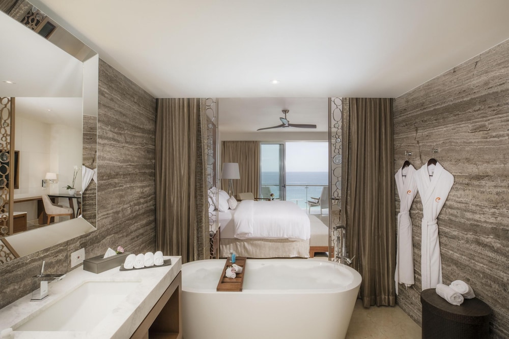Royale Honeymoon Ocean View - Book 4 nights, Get 2 Free nights at Punta Cana